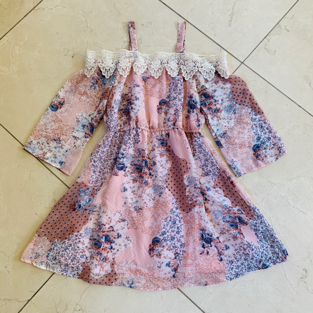 Lightweight and elegant off-the-shoulder dress💕💕